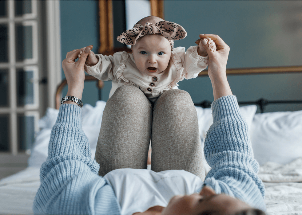 Bébé fille et sa maman